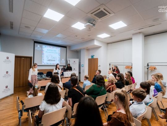 "Budynek Archiwum Państwowego w Radomiu oczami uczniów" - Wręczenie nagród (zdjęcia)