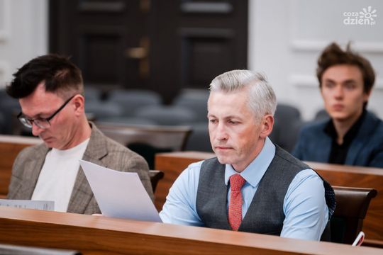 Analizujemy oświadczenia majątkowe radnych Rady Miejskiej w Radomiu! (cz. 1) Analizujemy oświadczenia majątkowe radnych Rady Miejskiej w Radomiu! (cz. 1)