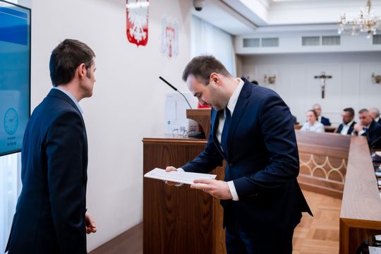 Analizujemy oświadczenia majątkowe radnych Rady Miejskiej w Radomiu! (cz. 1) Analizujemy oświadczenia majątkowe radnych Rady Miejskiej w Radomiu! (cz. 1)