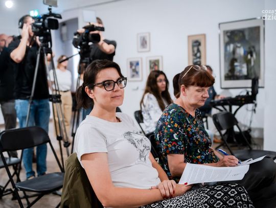 "Justyna Adamczyk „Golden hour – złota godzina” - konferencja (zdjęcia) "Justyna Adamczyk „Golden hour – złota godzina” - konferencja (zdjęcia)