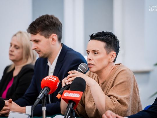 Podpisanie umów z wykonawcami na nowy przebieg DW740 i rozbudowę DW730 (zdjęcia) Podpisanie umów z wykonawcami na nowy przebieg DW740 i rozbudowę DW730 (zdjęcia)