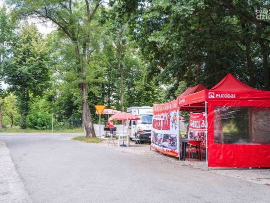 Grill dziękczynny przy E77 (zdjęcia) Grill dziękczynny przy E77 (zdjęcia)