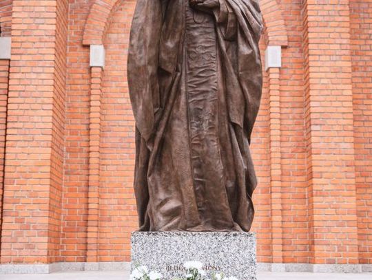 Poświęcenie Pomnika Prymasa Tysiąclecia w Radomiu (zdjęcia) Poświęcenie Pomnika Prymasa Tysiąclecia w Radomiu (zdjęcia)
