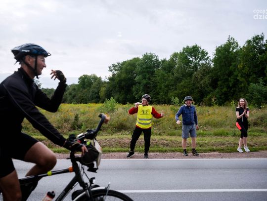 Grzegorz Boniek wraca z miesięcznej wyprawy rowerowej (zdjęcia)