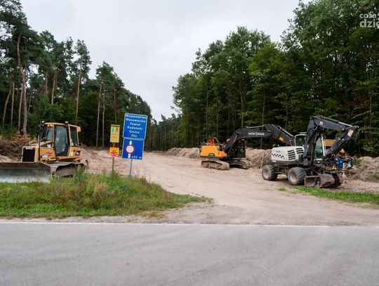 Budowa nowej drogi pomiędzy gminą Iłża a województwem świętokrzyskim (zdjęcia) Budowa nowej drogi pomiędzy gminą Iłża a województwem świętokrzyskim (zdjęcia)