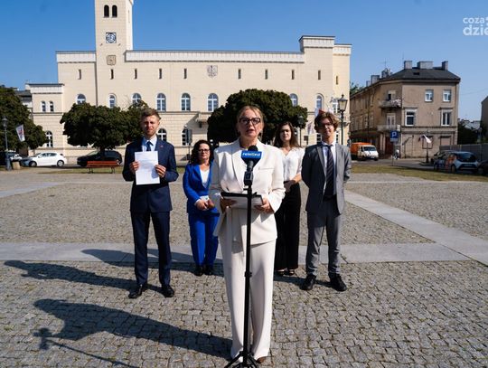 Konferencja prasowa Marty Ratuszyńskiej dot. sprzeciwu wobec drastycznego zadłużania miasta (zdjęcia)