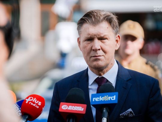 Przekazanie systemu monitoringu dla radomskiej policji oraz podpisanie umowy ze strażą pożarną (zdjęcia)