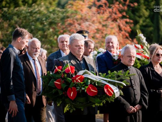 Złożenie kwiatów z okazji piątej rocznicy śmierci o. Huberta Czumy (zdjęcia) Złożenie kwiatów z okazji piątej rocznicy śmierci o. Huberta Czumy (zdjęcia)