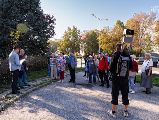 Spacery po blokowiskach Radomia z Resursą Obywatelską (zdjęcia) Spacery po blokowiskach Radomia z Resursą Obywatelską (zdjęcia)