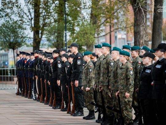 Eliminacje do I Ogólnopolskiego Przeglądu Musztry Klas Mundurowych (zdjęcia) Eliminacje do I Ogólnopolskiego Przeglądu Musztry Klas Mundurowych (zdjęcia)
