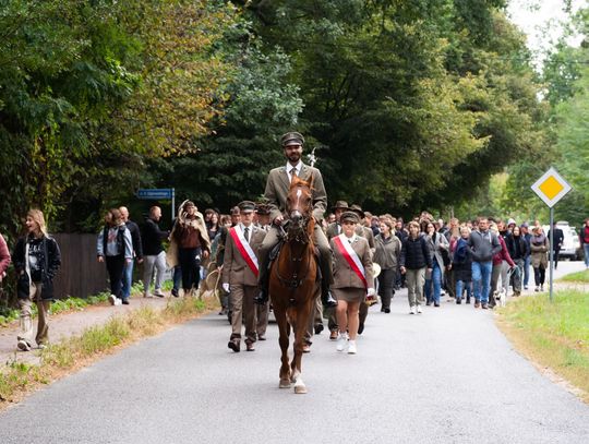 Ślubowanie uczniów Szkoły Drzewnej w Garbatce Letnisko (zdjęcia)