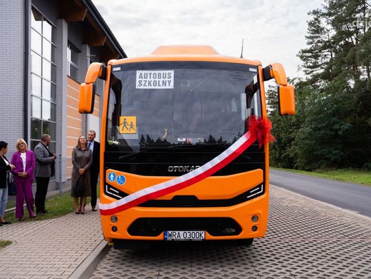 Uroczyste przekazanie autobusu szkolnego Publicznej Szkole Podstawowej im.Jana Pawła II w Ludwikowie (zdjęcia) Uroczyste przekazanie autobusu szkolnego Publicznej Szkole Podstawowej im.Jana Pawła II w Ludwikowie (zdjęcia)