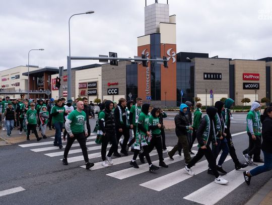 Przemarsz Kibiców Radomiaka na mecz Radomiak Radom - Raków Częstochowa (zdjęcia)