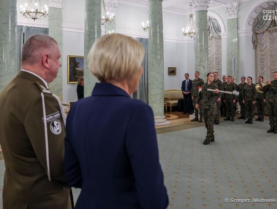 Żołnierze Ośrodka Reprezentacyjnego WOT z wizytą u Pierwszej Damy (zdjęcia) 