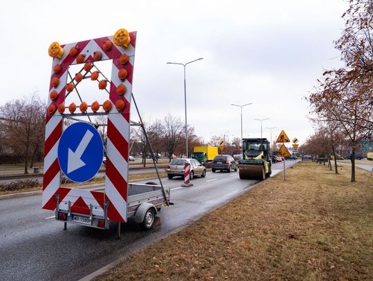 Utrudnienia w ruchu przy rondzie Dmowskiego (zdjęcia) Utrudnienia w ruchu przy rondzie Dmowskiego (zdjęcia)