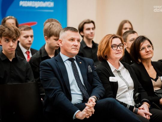 Konferencja podsumowująca projekt "Przedsiębiorcza młodzież - wyzwól swój potencjał" (zdjęcia) Konferencja podsumowująca projekt "Przedsiębiorcza młodzież - wyzwól swój potencjał" (zdjęcia)