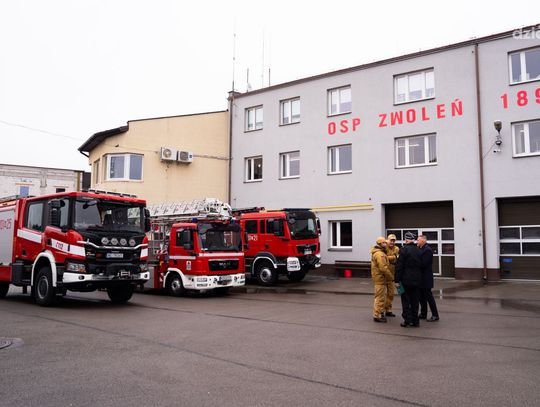 Przekazanie wozu strażackiego dla OSP Zwoleń (zdjęcia)