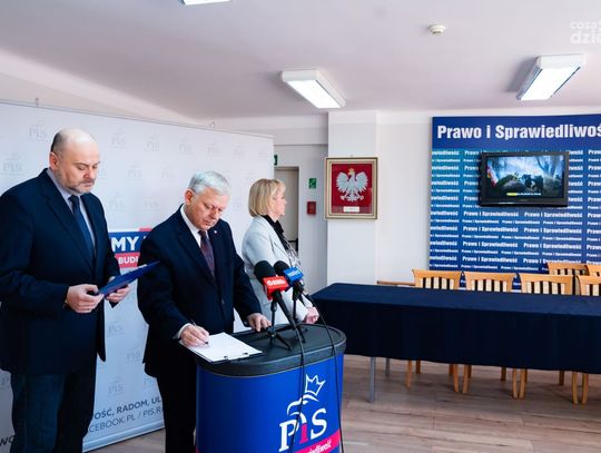 Konferencja prasowa PiS - podsumowanie roku rządów koalicji (zdjęcia)