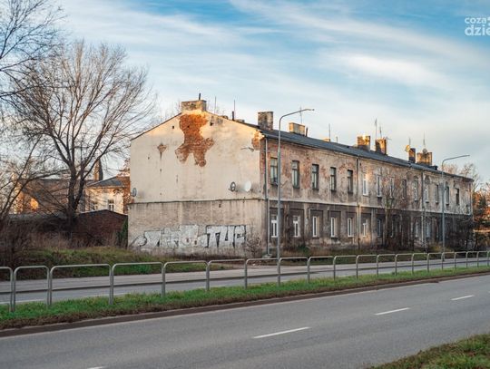 Dawne koszary przy ul. Warszawskiej 7 do wyburzenia (zdjęcia) Dawne koszary przy ul. Warszawskiej 7 do wyburzenia (zdjęcia)
