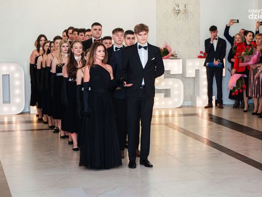 Studniówki 2025. Zobaczcie jak było rok temu!