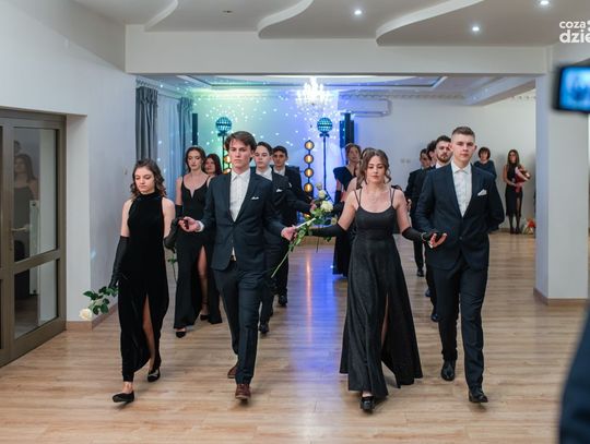 Studniówki 2025. Zobaczcie jak było rok temu!