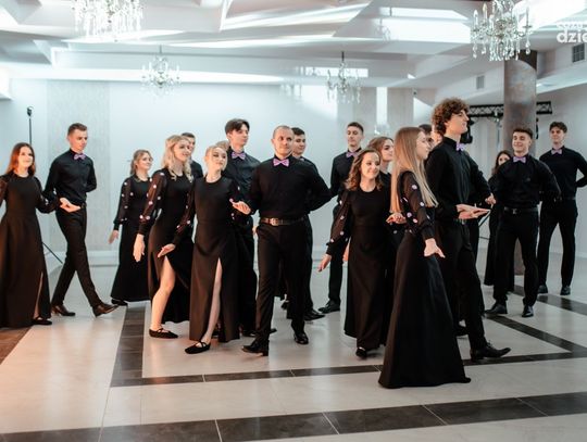 Studniówki 2025. Zobaczcie jak było rok temu!