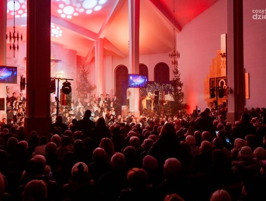 Kolędowanie z chórem "Całym sercem" (zdjęcia)