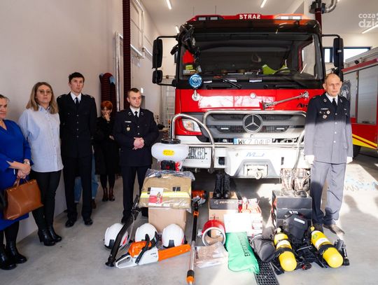 Przekazanie sprzętu dla OSP Brzóza (zdjęcia)
