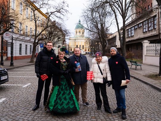 Ludzie kultury zbierają datki na WOŚP (zdjęcia)