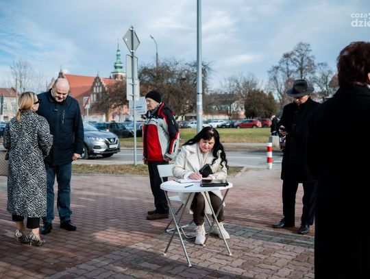 Zbiórka podpisów dla Karola Nawrockiego (zdjęcia)