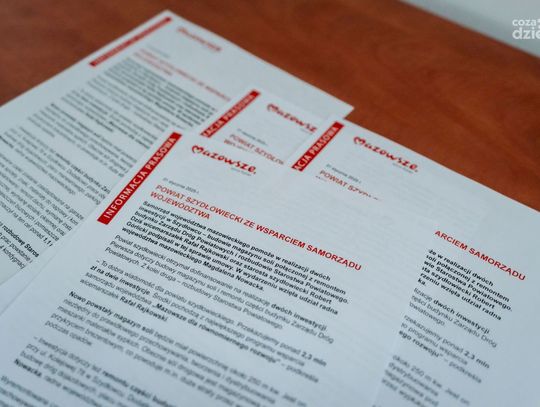 Podpisanie umów na zadanie ważne w powiecie szydłowieckim (zdjęcia)