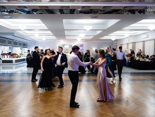 Studniówki 2025: Zespół Szkół nr 1 im. Jana Pawła II w Przysusze (zdjęcia)