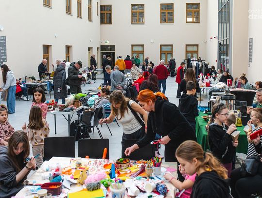Książka, ciuszek czy komóra -wymień, sprzedaj u Deskura (zdjęcia)