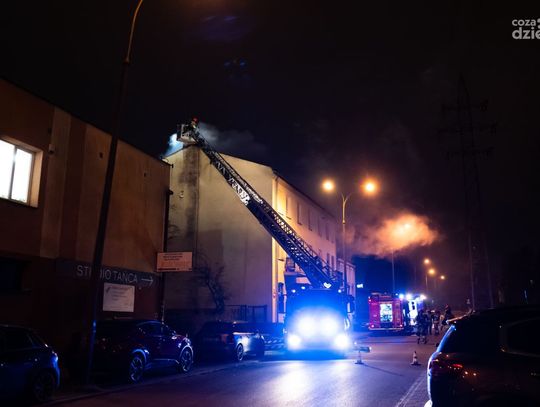Pożar sadzy w kominie kamienicy przy ul. Chałubińskiego (zdjęcia)