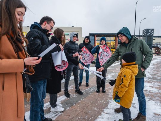 Młodzież Wszechpolska - kampania społeczna "Kocham Polskę" (zdjęcia)