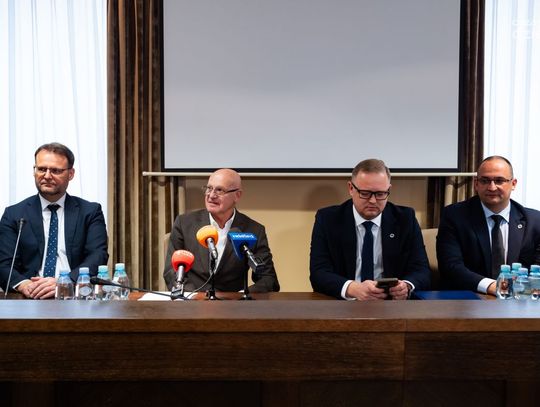 Podpisane porozumienia o współpracy pomiędzy Uniwersytetem Radomskim a Centralnym Biurem Zwalczania Cyberprzestępczości (zdjęcia)