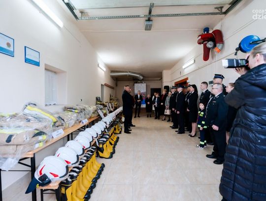 OSP Zychorzyn - przekazanie sprzętu dla 8 jednostek OSP (zdjęcia)