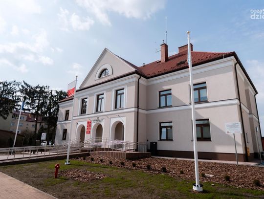 Otwarcie przebudowanego parkingu przy Starostwie Powiatowym w Zwoleniu (zdjęcia)