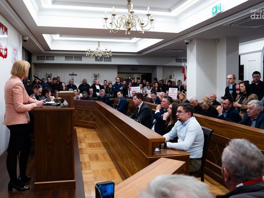 Nadzwyczajna sesja Rady Miasta dot. budowy Centrum Integracji Cudzoziemców w Radomiu (zdjęcia)