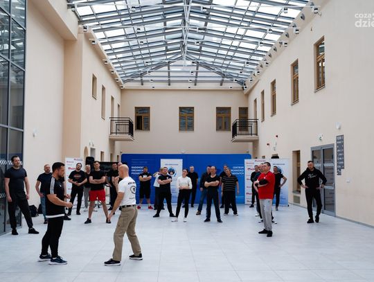 Szkolenie ratowników medycznych z samoobrony (zdjęcia)