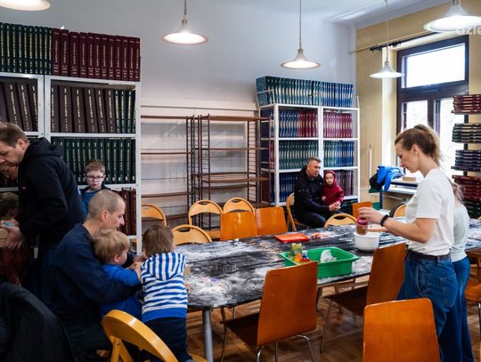 Międzynarodowy Dzień Książki dla dzieci w Miejskiej Bibliotece Publicznej - warsztaty kreatywne (zdjęcia)