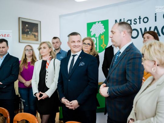 Umowa na budowę sieci kanalizacji i stacji uzdatniania wody (zdjęcia)