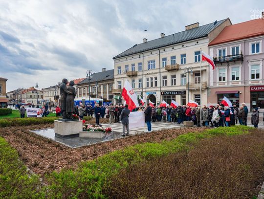 Klub Gazety Polskiej  w rocznicę katastrofy smoleńskiej (zdjęcia)