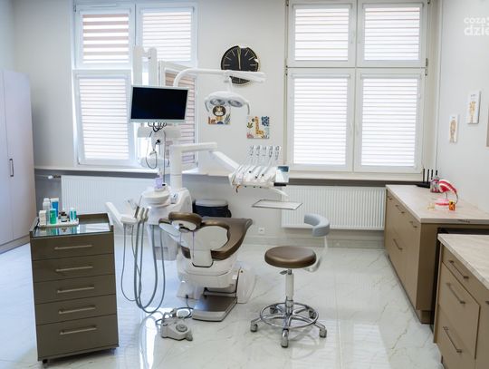 Konferencja prasowa dot. uruchomienia pierwszego szkolnego gabinetu stomatologicznego w PSP nr 24 (zdjęcia)