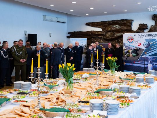 Uroczystość Wielkanocna w 42 Bazie Lotnictwa Szkolnego (zdjęcia)
