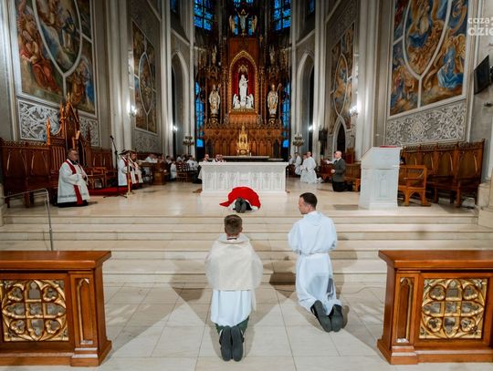 Liturgia Męki Pańskiej w radomskiej Katedrze (zdjęcia)