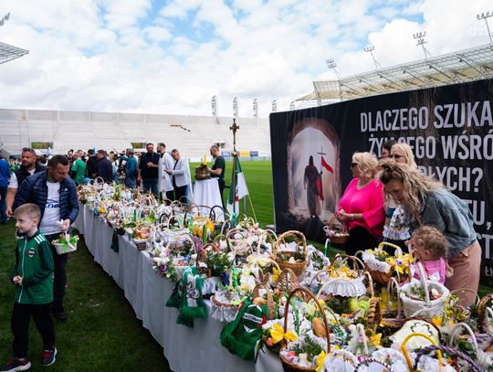 Święcenie pokarmów na stadionie Radomiaka (zdjęcia)