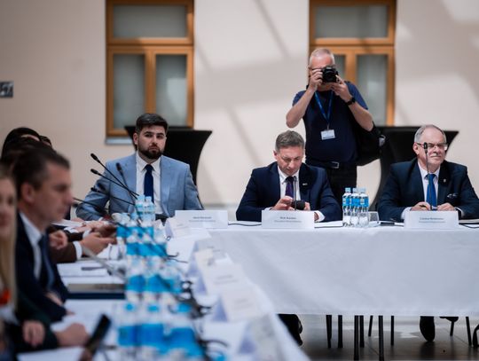 Okrągły Stół w Kamienicy Deskurów (zdjęcia)