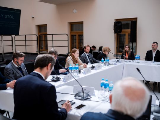 Okrągły Stół w Kamienicy Deskurów (zdjęcia)