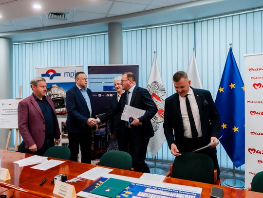 Podpisanie umów w Urzędzie Miejskim (zdjęcia)